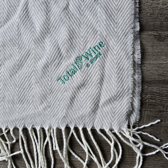 Throw Blanket Picnic Wine Vineyard Gray White Chevron Fringe Soft Acrylic 55x72 - Picture 3 of 9